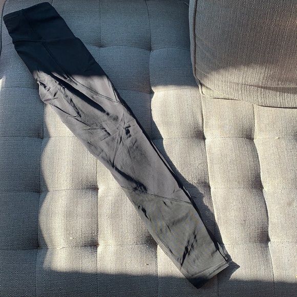 Lululemon Size 2 Black Leggings EUC. - Picture 3 of 3